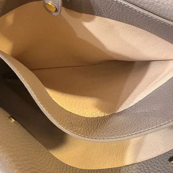 Cuyana 13” System Tote with laptop sleeve and adjustable strap - Picture 8 of 14